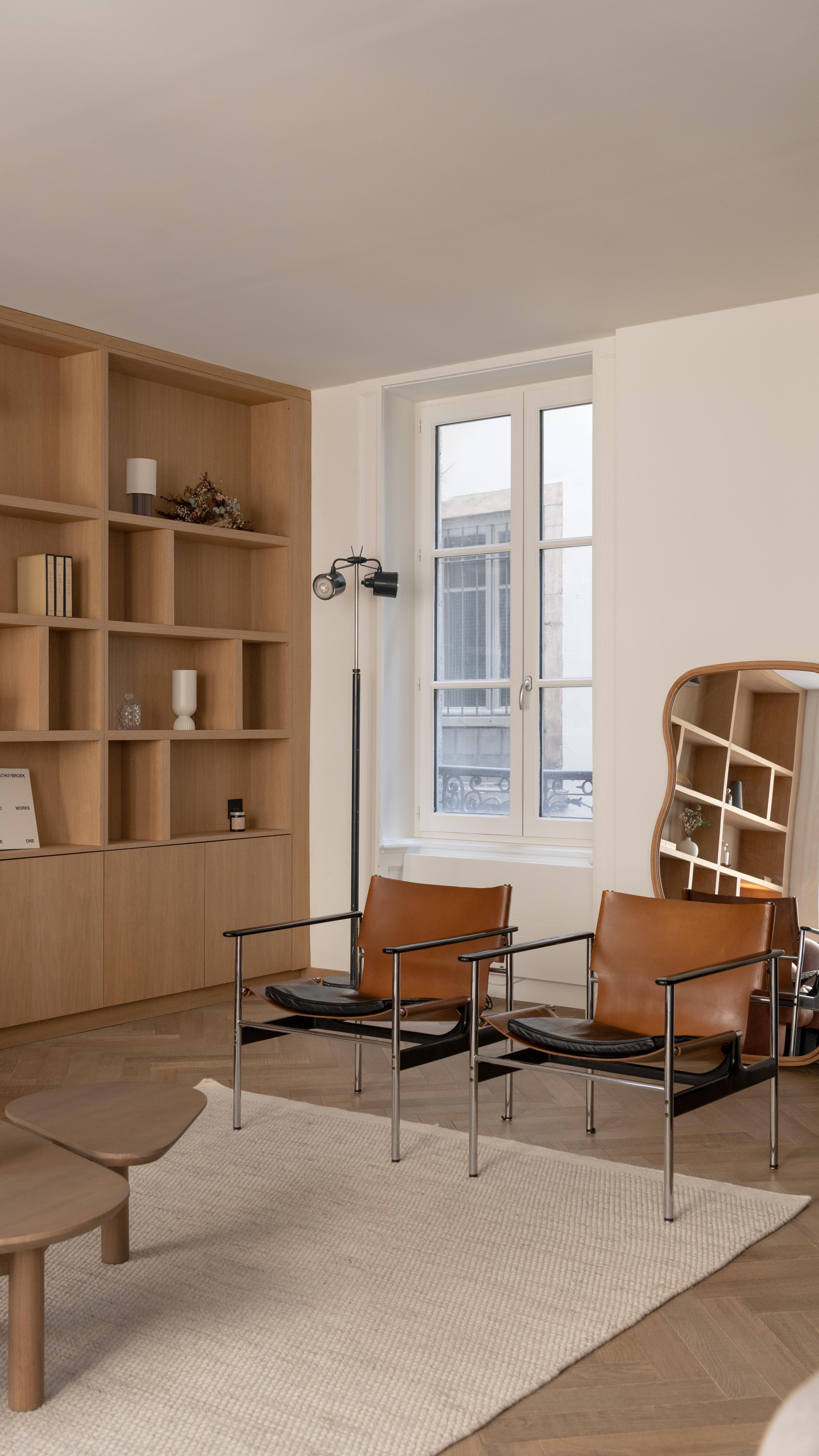 CHARLES 🎥
..............….……….…......................................
.
. Rénovation complète d’un appartement de 60m2
. Transformation d’anciens bureaux en habitation🔨
. Un travail d’optimisation des volumes, afin d’ouvrir l’espace de vie ▶️
. Une alliance de bois, de cuir, et de céramique 🪵
.
.
@maisonsarahlavoine @moustache_editions @de_sede_official @muutodesign @pallucco_official @lensemblier
©️@bc.ateliers 📷 @sabine_serrad
.
.
.
#house #architectureinterieure #art #nonstop #desede #photoshoot #photoofthedays #palluco #architecture #design #light #shooting #charles #interiordesign #wood #design #vintage #picoftheday #parquet #iglyon #igdecor #sejour #architectureinterieure #charlesking
#architecturelovers #bcateliers