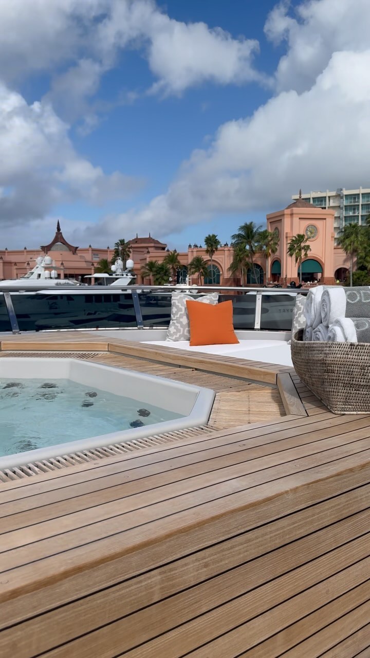 If soaking in a luxurious spa bath is your thing 🛁 check out some of these well suited options onboard my top 2 yachts at the #bahamascharteryachtshow 💁🏻♀️ CURFEW II & ODESSA contact me for more info.