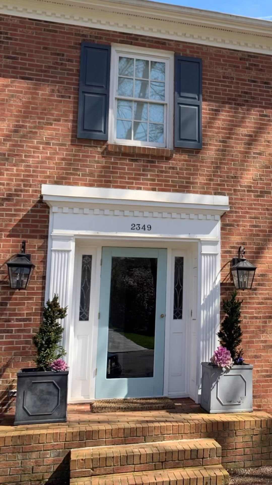 Transformation Tuesday!
#construction #constructionlife #remodeling #homeremodeling #frontdoor #frontdoorsofinstagram #frontdoorgoals #doorsofinstagram #doorsmatter #renovations #residentialdesign #paintchangeseverything #urbanbuildinggroup #ubgcharlotte #follow