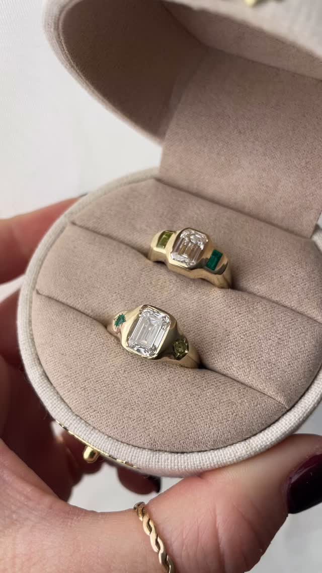 I’ve been so excited to post these stunners 😍 Two rings for two lovely people! We wanted to create two rings that had a similar feel but with their own unique elements ✨
Emerald cut lab diamonds with peridot and emerald birthstone accents!
#customjewelry #jewelrydesign #jewelrydesigner #customengagementring #emeraldcutengagementring #emeraldlabdiamond #engaged #bespokejewelry #bespokeengagementring #smallbusiness #birthstonejewelry