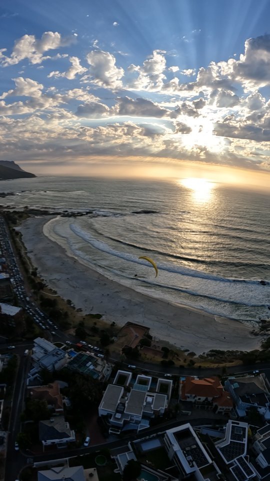 Some days are pure magic.
Sunset flights are rare, but sometimes we get lucky.
#paraglide #tandemparagliding #fly #capetown #summer #capetownsummer #sunset #southafrica #campsbay #freedom #beach #skysafari