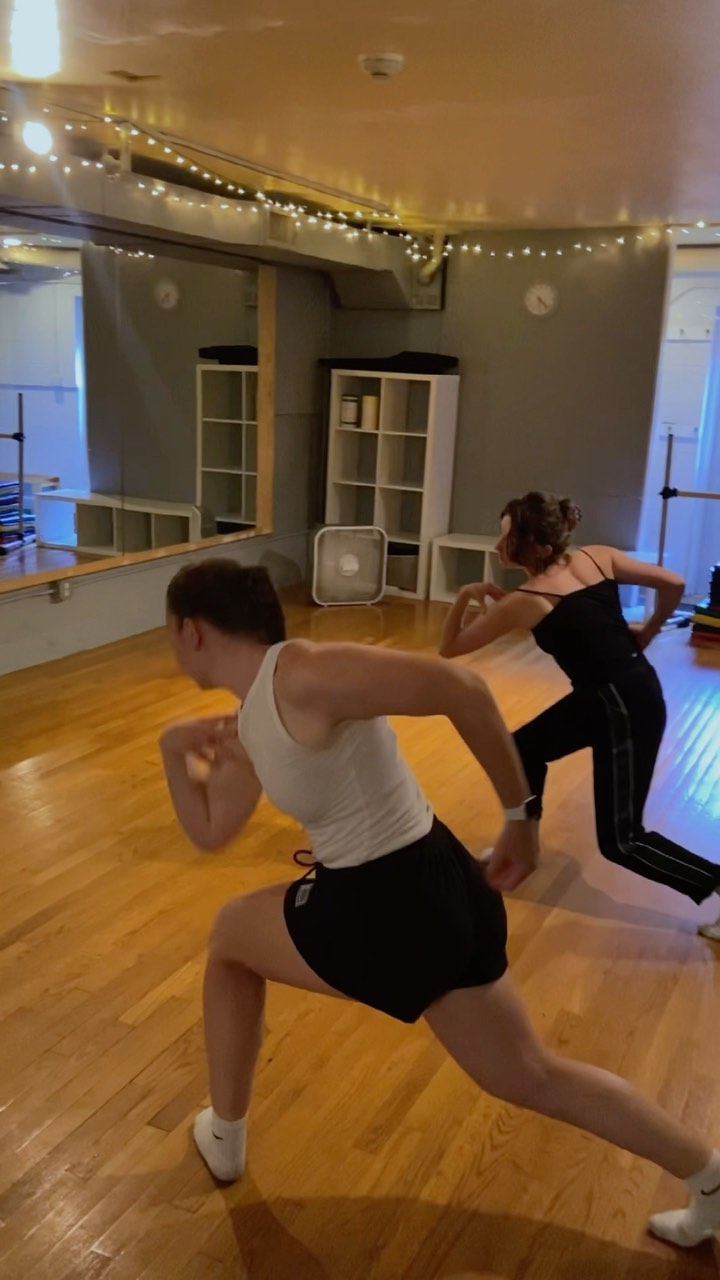 Mirroring exercise!! Yesterday was the first rehearsal of our new piece for @onstagedanceco OnStage 360° đ