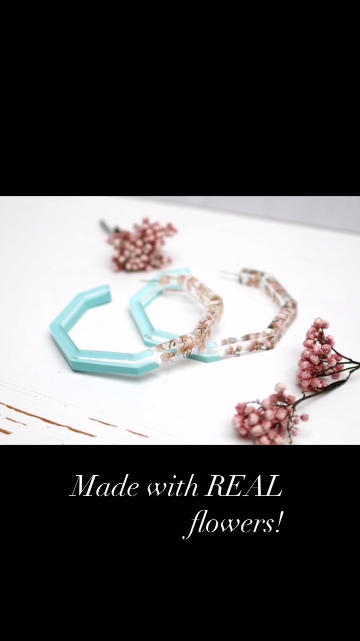 Calling all pastel lovers! Introducing my newest collection and my new favourite flower to make jewellery with - perfect pink Ozothamnus!
I think it goes perfectly with this cool minty green.
All sterling silver, all real flowers, available now from www.silverandbirch.com x