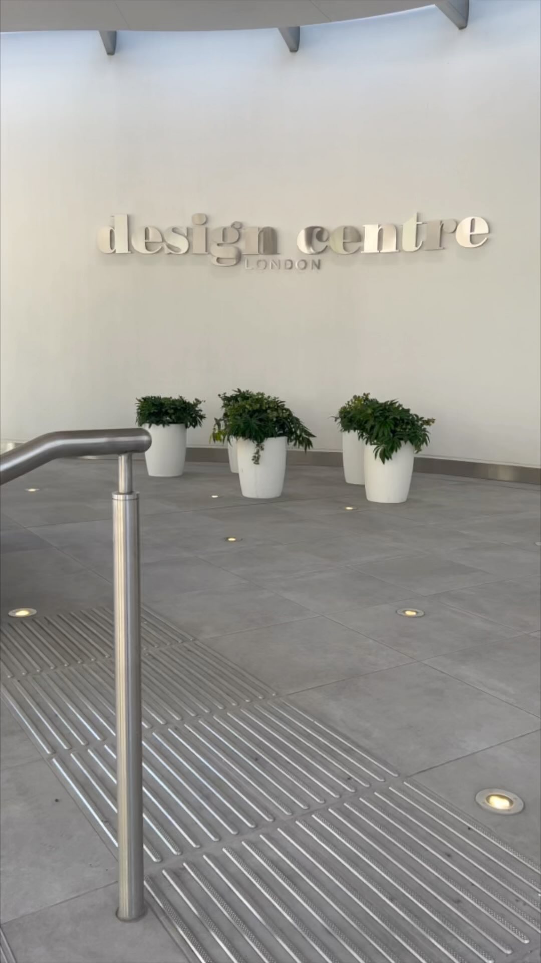 Here is a little piece of our visit to the @designcentrech
#interiordesign #lucyvictoriadesigns #interiors #interiorstyling
#home #residential #furnishings #homefurniture #decor #luxuryhouses #luxuryrooms #LVD