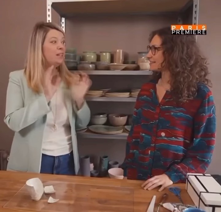 J’ai le plaisir de vous annoncer que je fais ma première télé aujourd’hui, à 13h dans l’émission Archibeau sur la chaine @parispremiere !! Tellement heureuse de partager avec vous ma passion pour ce savoir faire traditionnel japonais si précieux, le kintsugi. Avec @zoedelascases nous allons vous montrer les différentes étapes de réparation ainsi que le matériel nécessaire à la réparation des céramiques en kintsugi ✨✨
L’emission sera ensuite disponible en replay 💃
#archibeau #parispremiere #kintsugi #kintsugiart #savoirfaire #artisanat #craftsmanship