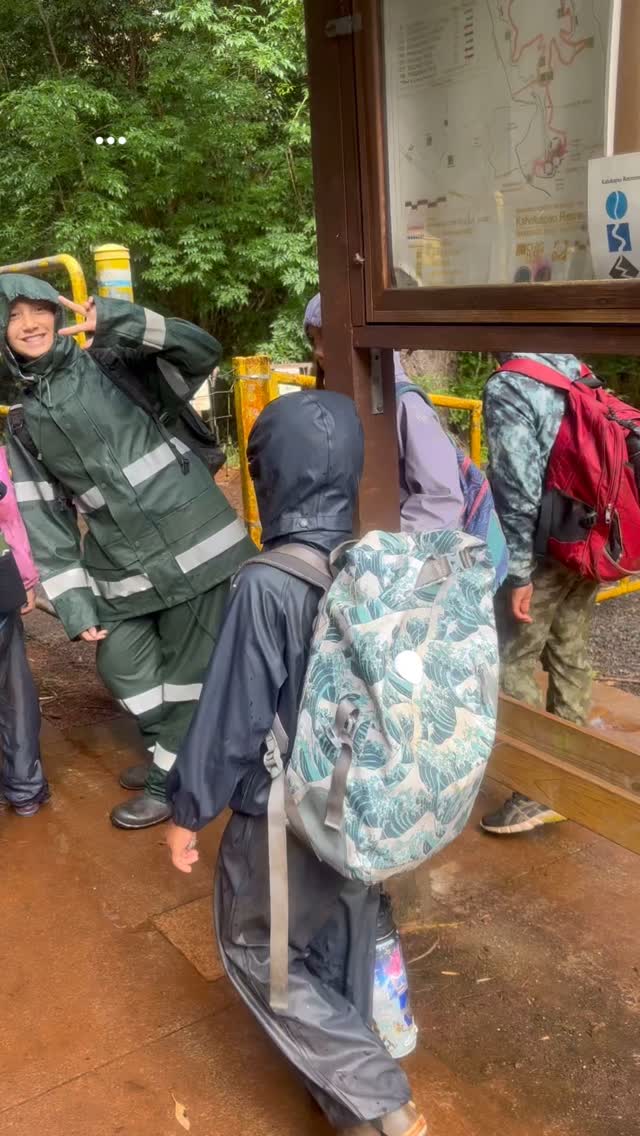 Thank you so much @mo_townfunk for this epic shot.
Rain or Shine, We Play Outside
At Pono Outdoor Program, we’re an all-weather crew. Rain or shine, our keiki explore, build, and grow—unless, of course, there are serious weather warnings that pose a risk to safety.
Remember those puddles from your own childhood? The mud between your fingers? That sense of freedom? Today, we relived that. Even in the rain, class was on. Our keiki worked together to waterproof their fort, then shared lunch inside it—huddled together around a “fire” (imagination only—no open flames allowed in the forest reserve).
We stayed dry in the rain. We worked as a team. And we created a memory that won’t be forgotten.
This is why I love what I do.
Enrollment closes June 1, 2025.
Join us at ponooutdoorprogram.org