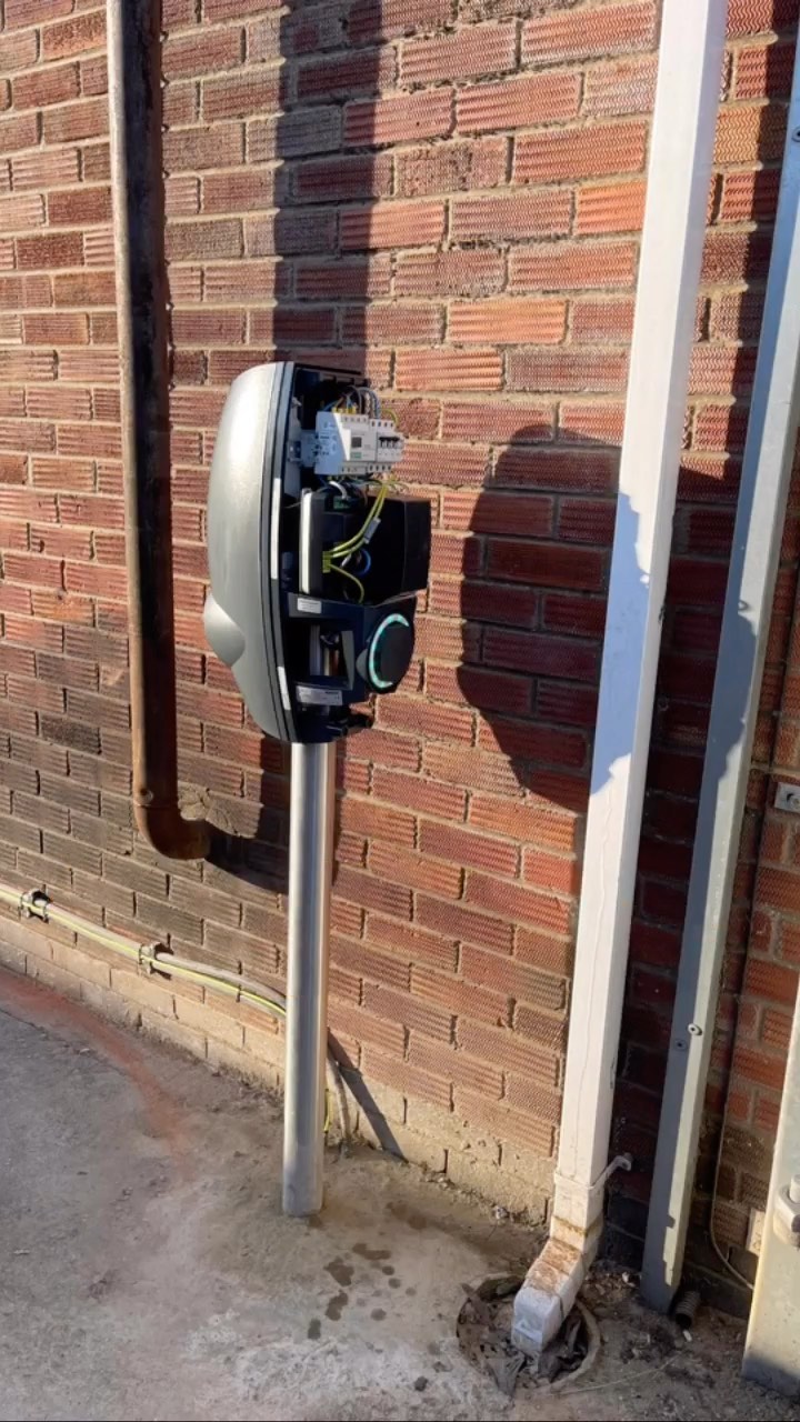 #carchargingpoints #electrician #entrepreneur #electricianslife #EVchargingpoints #EVHSinstaller #OLEVCertified⚡️⚡️