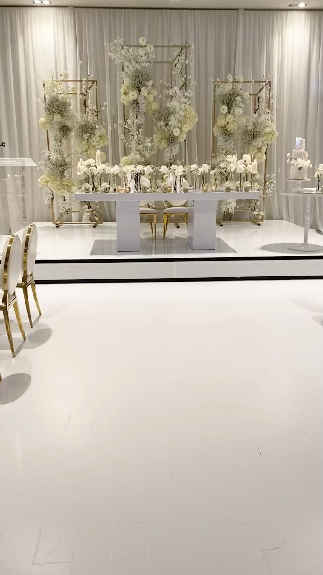 Black & white will always be in style and I just love how clean & elegant every detail of this wedding was 🤍
With @flowers_time @tabletalesinc @detailzfurniturerentals @polkadotpapershop @platinumentertainmentsolutions @poshstylingsinc1
#lachicsoiree #toronto #weddingplanner #eventplanner #wedding #weddingdecor #weddingdesign #weddinginspo #blackandwhite #elegantwedding #winterwedding #trendy #flowers #roses #modernwedding