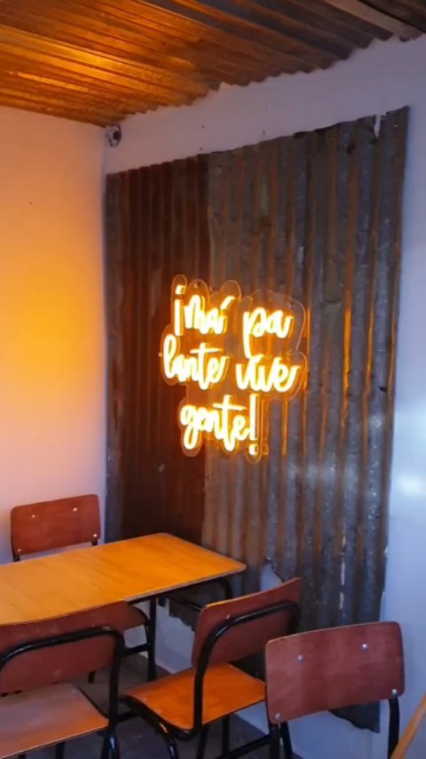 Un vista previa de @melaoelestudio la casa de @coctelesmelao
Este proyecto fue todo un reto DIY, mis bellos clientes abrirán puertas #comingsoon
Diseño comercial + asesoría remota
#diy #DiseñodeInteriores #decoracion #Interiorismo #design #arquitectura #coctelesmelao #emprendedor