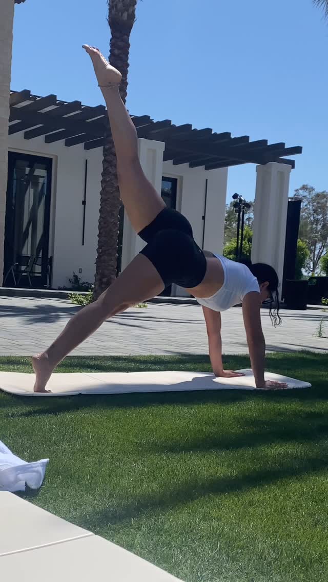 Why is yoga important for women? #womenshealthweek
❣️ Yoga invites us back to our bodies, this moment, this place, & in union with the divine.
❣️ It connects us to our minds, bodies, & the collective in deeper ways, increasing mindfulness & nourishing us from the inside.
❣️ It offers a container to meet our bodies & ourselves in new ways, building strength internally & externally & it can even help us to move through traumatic experiences (all too common for women.)
Excited to be teaching again. More info on my website 💻 & as always, for my loves on the women’s page @cbqualitytraining 😘