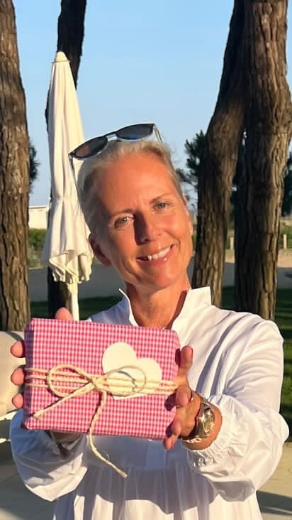 Geschenke, die nachhaltig verpackt sind, sind richtig💝.
Nix aufreißen 🗑 und wegschmeißen…
sondern
Bekommen🎁-Freuen😃-Weiterschenken🎁!
Einen Geschenkstoff kannst du immer wieder verwenden. Und mit Stoff eingepackt ist einfach nur schön 🥰 und hat soviel Möglichkeiten.
Hier siehst du einen von unseren „KAROlinen Geschenkstoffen“.
#geschenkstoff #mitstoffeinpacken #soschenkstduheute #geschenkidee #freudemachen #nachhaltig #baumwolle #reels #reelsinstagram #diy #sommer #geburtstagsgeschenk #chill #loveyourlife