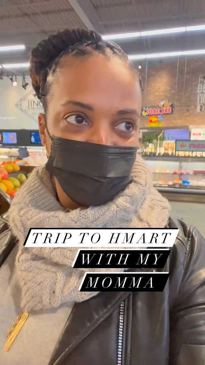 Have you ever been to @hmartofficial ?
It was my first time and everything looked so fresh 😛
I lost my mom a few times, let's just say she's healing nicely from her surgery.
#koreangrocery #hmartfoods #momanddaughter #sushi