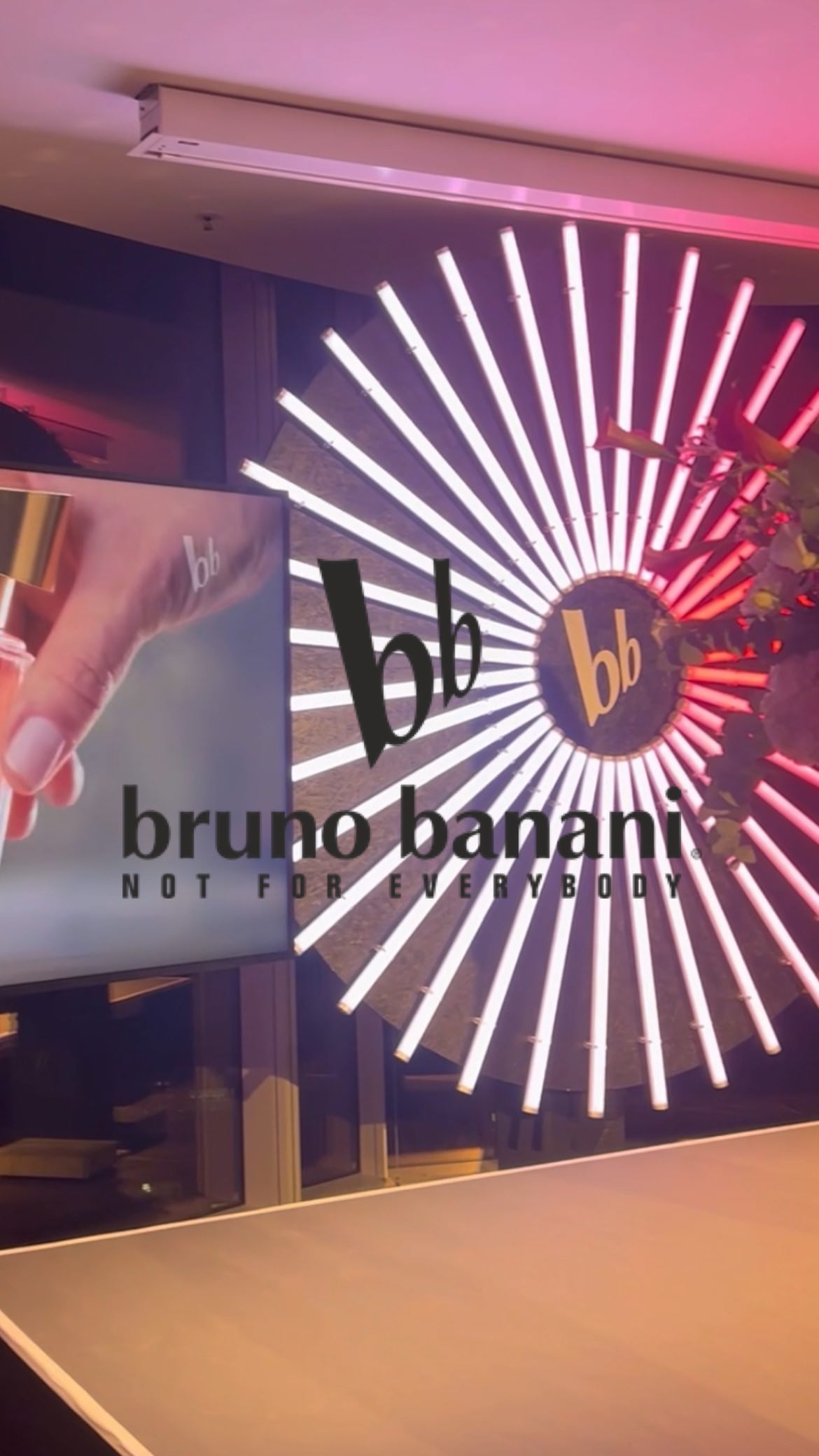 Ein kleiner Einblick vom Launch Event des neuen Radiant Woman Parfums von @brunobananiofficial 💗
#brunobanani #parfum #künstermanagement