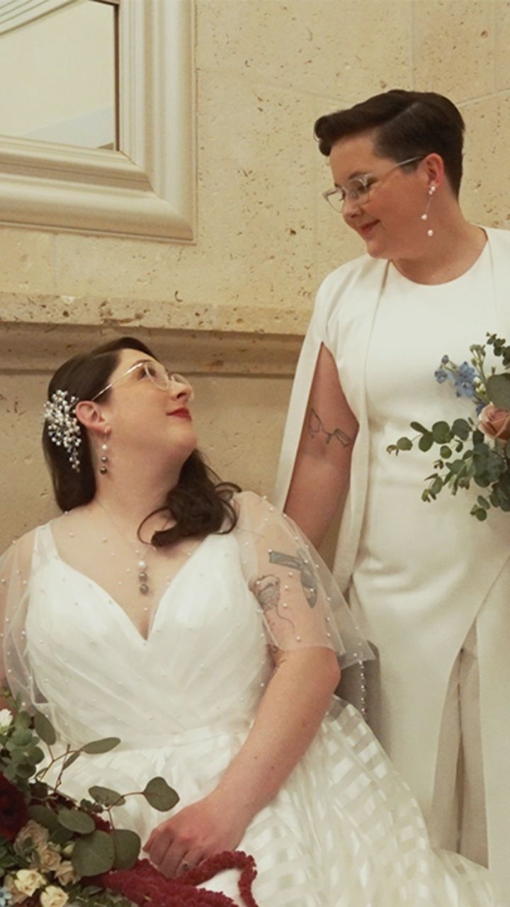 Catch Chelsea & Jen's amazing wedding day! Watch their full story on all social platforms!
💍🥂🌈♥️
https://youtu.be/UhnSDo26puU
....
Venue: @atlantisbanquetsandevents
Photo & Video: @verolifestudios
Floral Design: @verbena_designs
Music: @amp_djband_hybrid
Hair: @studionovelle
MUA: @kaitrosebeauty
...
#longislandweddings #aquariumwedding #lgbtqiwedding #newyorkwedding #weddingdress #bride #weddinginspiration #weddinginspo #photography #cinematography