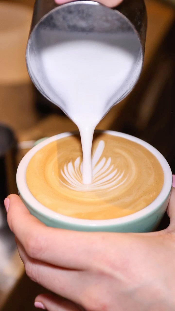 How do you want your coffee? Hot🔥 or cold🧊? With🥛or without milk☕️? Extra strong 💪? Tell us about your go to coffee in the comments! 👇