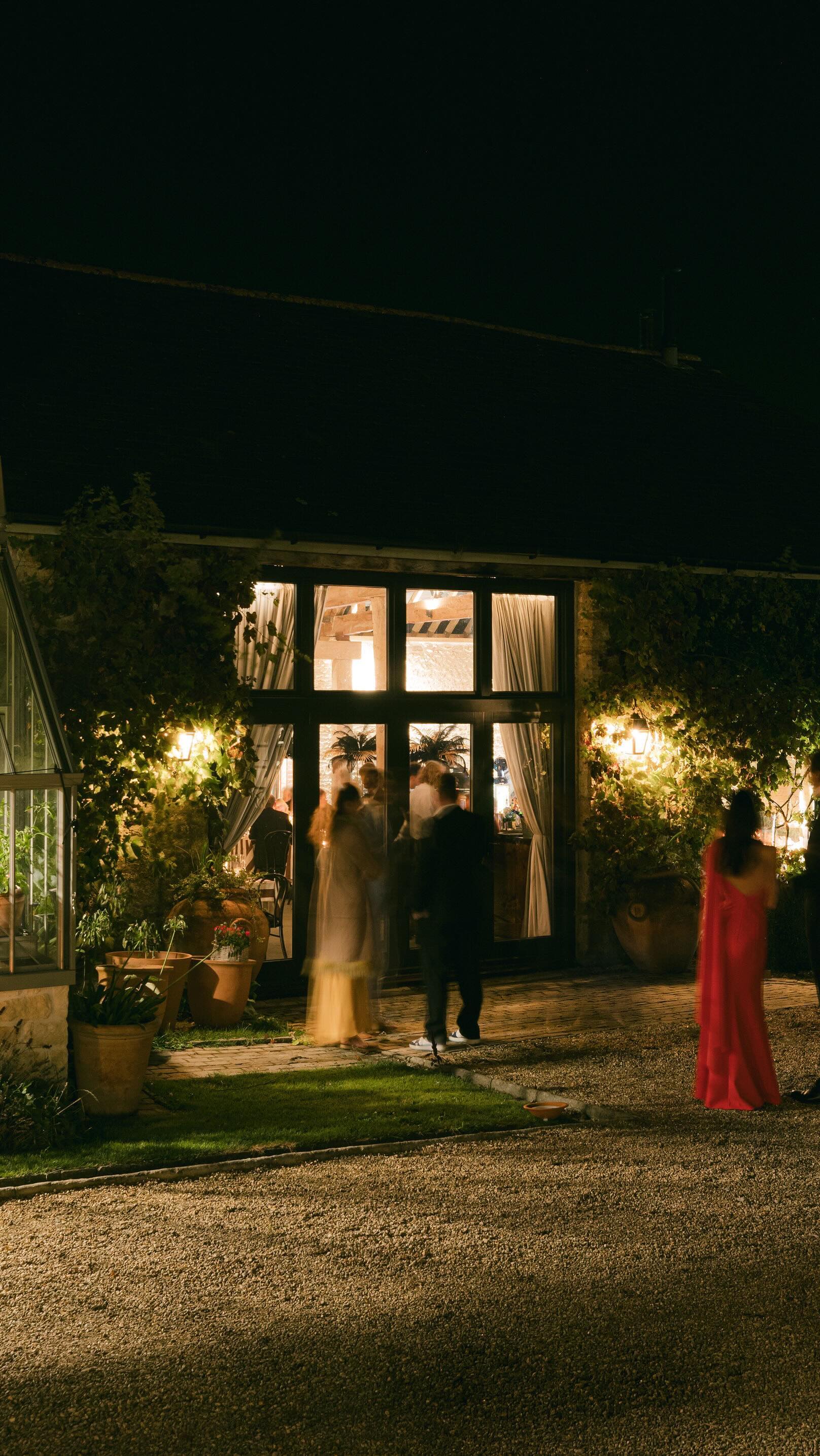 A slice of Italia for Brian’s birthday last night. Marianne and Brian wanted a rustic Italian feel and a huge thank you to @wildaboutflower for delivering the most beautiful tablescape and to @greyhoundmarylebone for wonderful food and service
Stationery @eracalligraphy
Music @herringbonecocktailclub
#eventplanner #ukeventplanner #luxuryevents #bespokeparties #milestonebirthday #italia #italiantablesetting