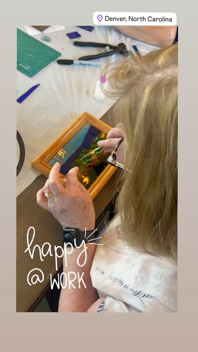 Fully Booked Glass-on-Glass Mosaic Workshop! 🥳🎨🖼️🥳🤩
Look at the stunning creations this amazing group of 16 made today! I’m so proud of each person for sticking with the process and bringing their unique vision to life. It never gets old seeing how beautifully different every GOG mosaic turns out. What a great day!
If you’re interested in a private workshop, feel free to Dm for details. 🙏🏽👍🏽👋🏽
#mosaicos #mosaicosdecorativos #guildofcharlotteartists #mosaicosartesanales #mosaicsbymima #mosaiclife #mosaics #charlotteartists #mosaicoschile #mosaicosbrasil #mosaicoshidraulicos #mosaicclass #mosaicworkshops #mosaicwork #mosaicworld #smallbusinesssupportingsmallbusiness #smallbusinessowner #charlottefun #thingstodoincharlotte #ncartists #mooresvillearts