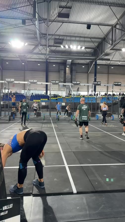 Coaches Artem and Charlie competing at the Gent Throwdown!
“The Midline”
For time:
35 back squats 65/50kg
35 synchro toes-to-bar
25 front squats 65/50kg
25 synchro toes-to-bar
15 overhead squats 65/50kg
15 synchro toes-to-bar