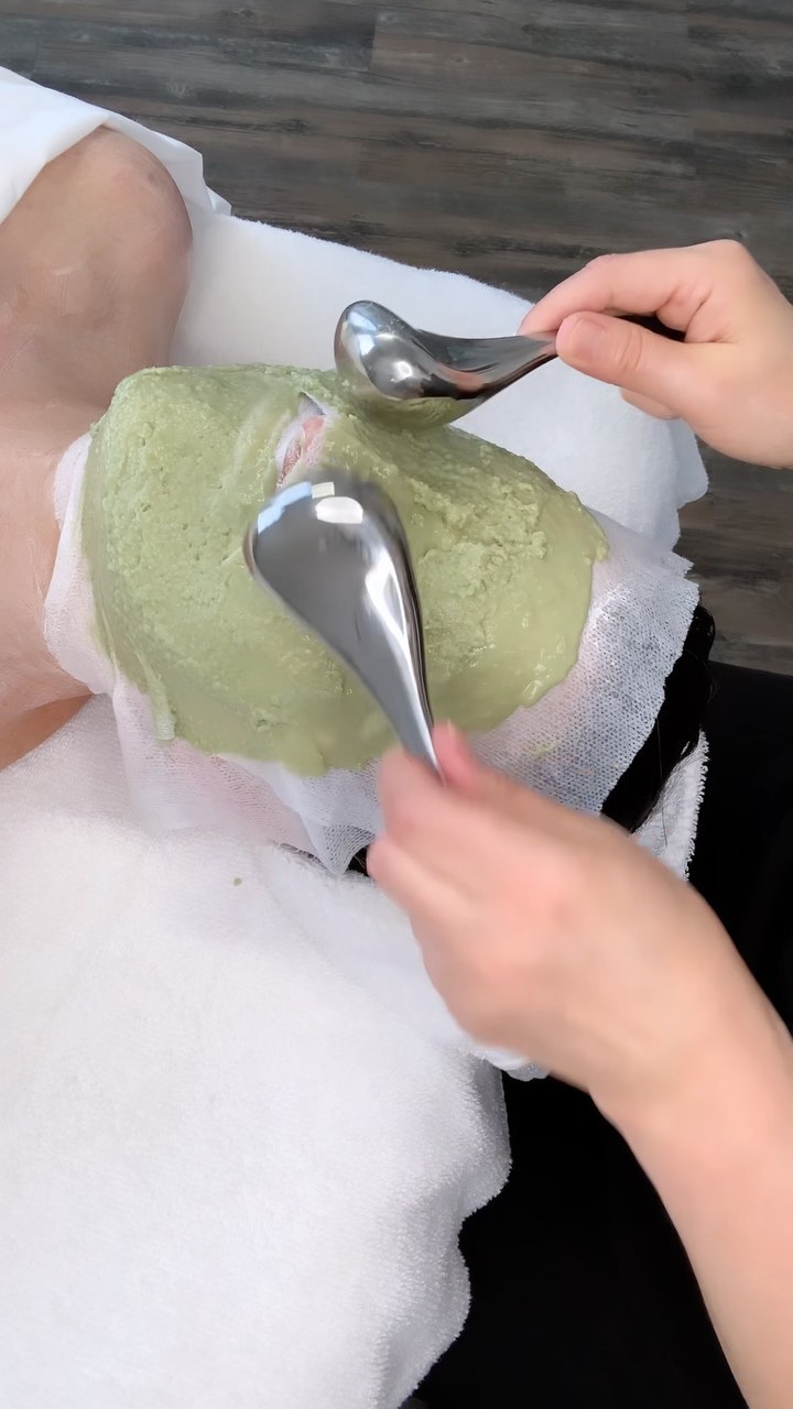 A match made in heaven… soothing and purifying cold mask with cryo sticks — The perfect skin calming and cooling duo.👌☀️💦
#buildingbetterskin #holisticbeauty #biologiquerecherche #uxbridgeontario