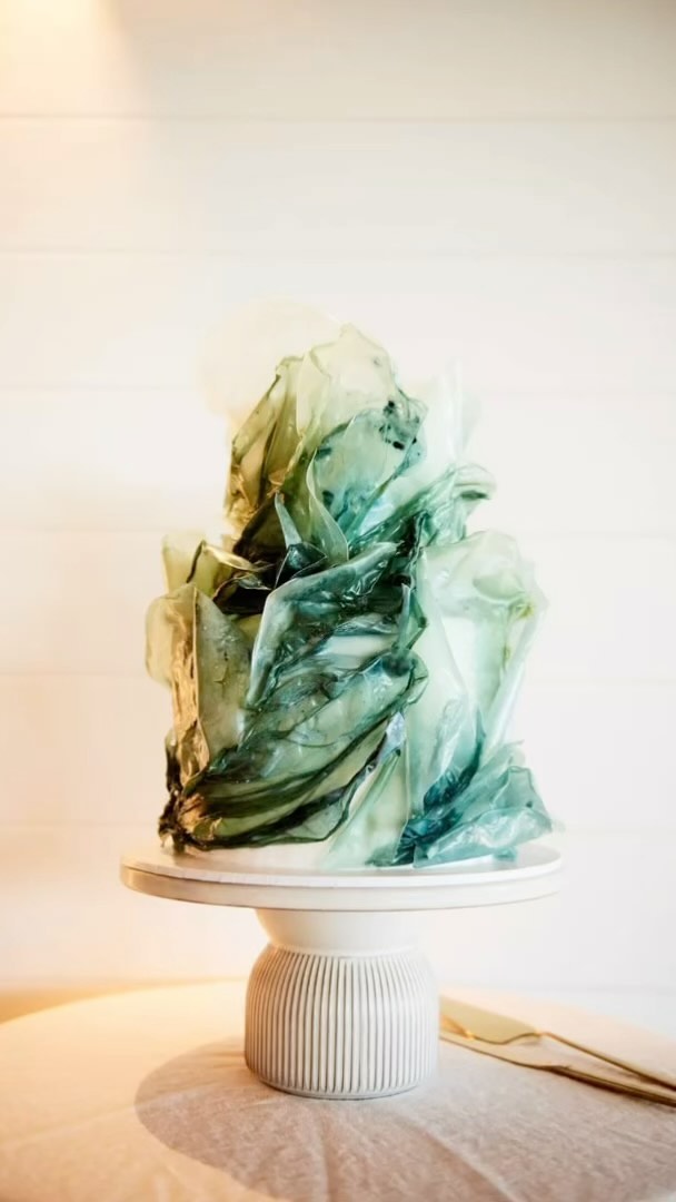 Ebony & Jack
March 2023
Inspired by the ocean 🌊 and @jasmineraecakes
📷 @j.anthonyweddings
#wedding #weddingcake #ocean #waves #weddingcakeideas #ricepaper #colour #byronbayfood #byronbaywedding #byronbayweddings #love #marryme