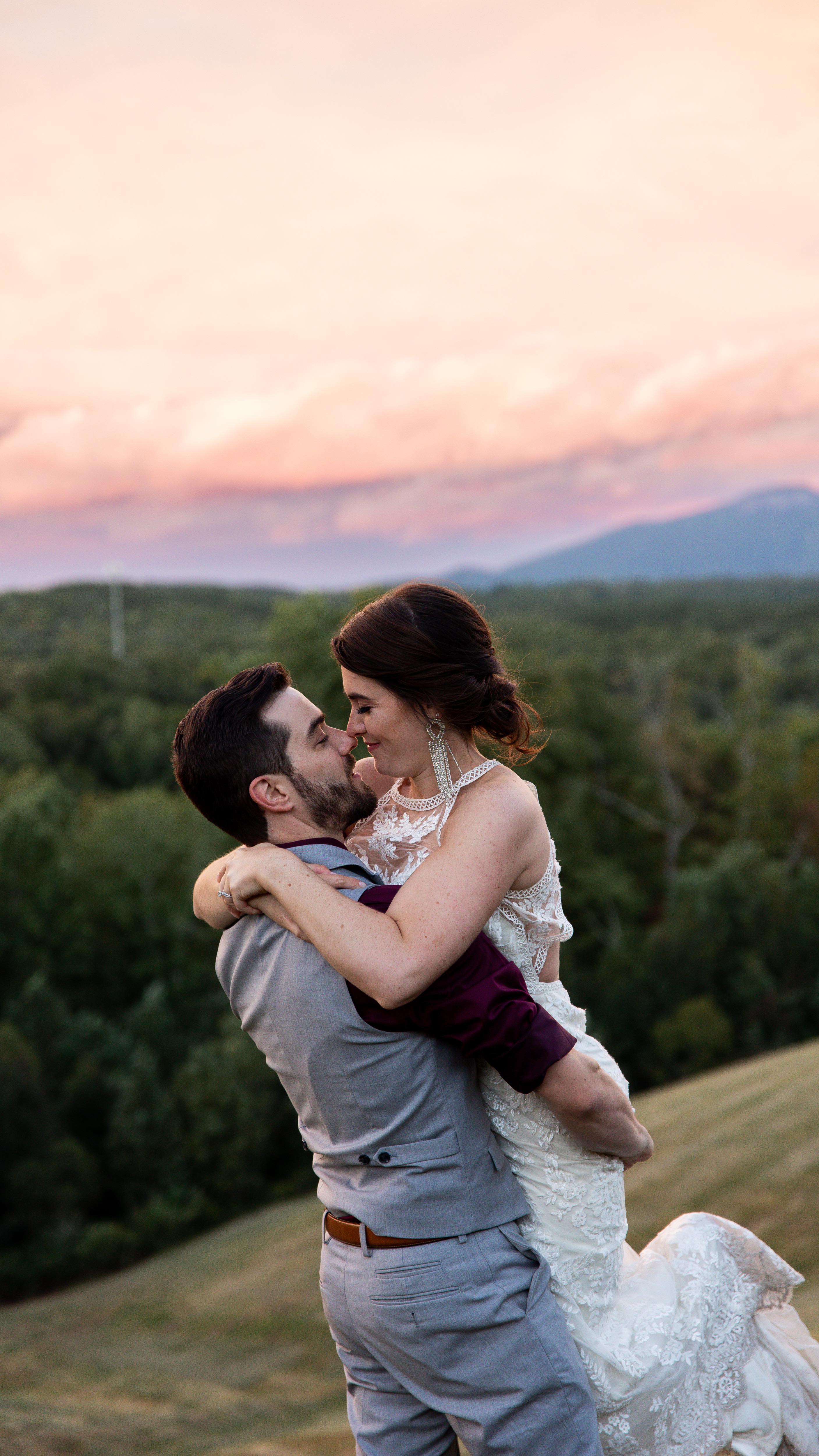 Full sneak peek from a week ago at a beautiful intimate vineyard wedding @cottagevineyard
#bnbwitzman