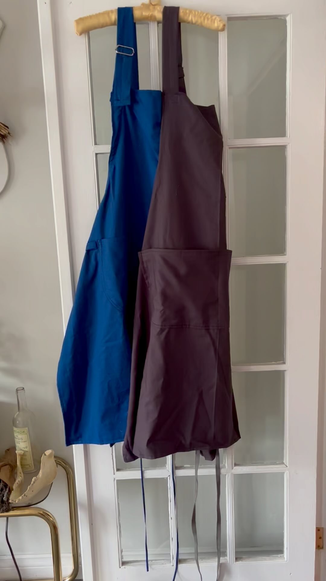 More aprons!
2 slightly different - adjustable neck strap aprons for @jessemutch !!