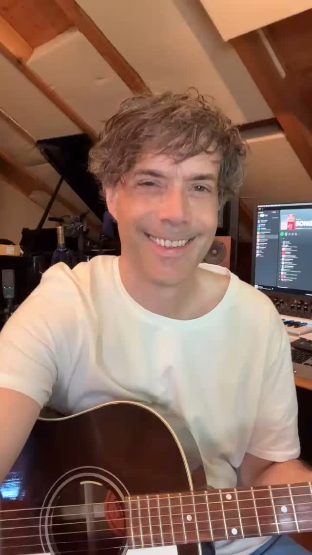 Wer kann die Songs erraten?
Die Erreignisse überschlagen sich😅
Ich hoffe, wir sehen uns da oder dort🤩
15.05.25
Songcircle @stanzereibaden
16.05.25
Bubble Solo Show Exclusive Member- Session im Tägi
17.05.25
Live Session SRF Stage ESC Village Messeplatz
#bubblesolotour #songcircle #livemusik #esc