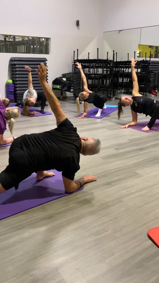 Lass den Stress los und gönn eine kleine Auszeit bei unserem Yogakurs!🧘♀️ Gleich in der Technogym App oder im Studio anmelden!🙌
#bodyperformance #bodyperformancestudio #bodyperformanceleibnitz #xundmacher #diexundmacher