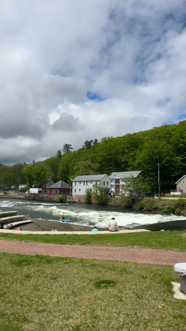 The sun peaked out from behind the rain clouds today, and we caught Jeremy surfing out on the wave at 2040 csf! There were about a dozen folks sitting in the amphitheater enjoying the river and park. We love to see the different ways people get outside and enjoy all that Franklin has to offer.
Speaking of high flows, good times, and people enjoying Franklin… the 6th annual Winni River Days is right around the corner on June 13-14. Stay in the loop by following our social media and signing up for the newsletter. Preregistration for all race events will be launched next week!!! 🌊🥳☀️