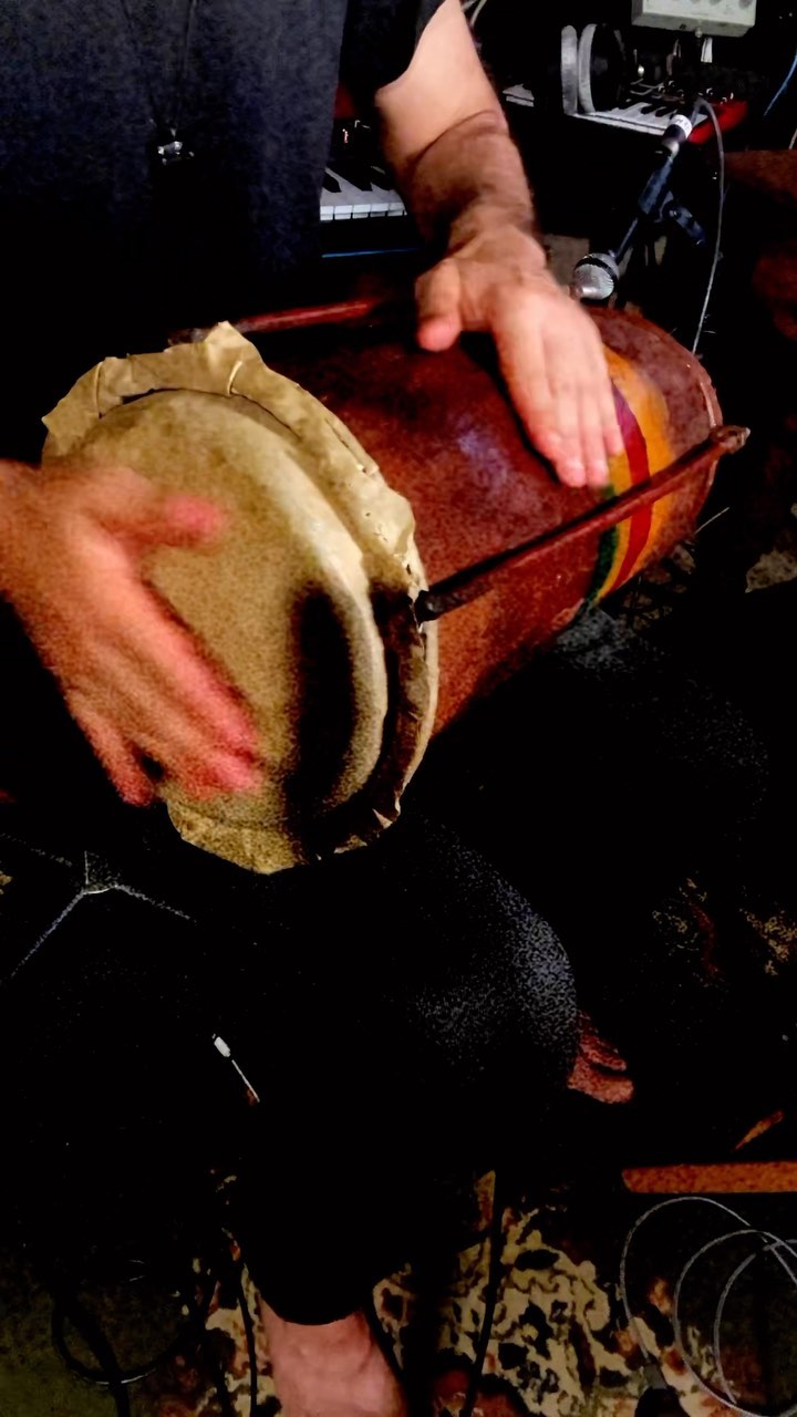 I bought this drum from a Rasta in Jamaica last year with my homie @chauncey.yearwood. Hadn’t recorded it yet so I made this dubby soundscape. Many thanks to @mezerg for inspiring this 303 filter vibe.
#producerlife #dub #instruments #musicproducers