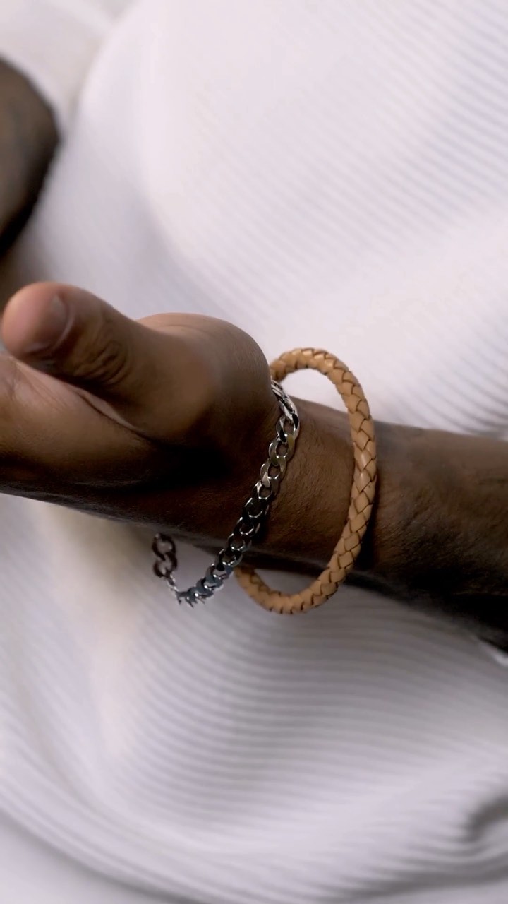 Seamless and Sleek Sterling Silver.
#FredBennett #WearingFredBennett