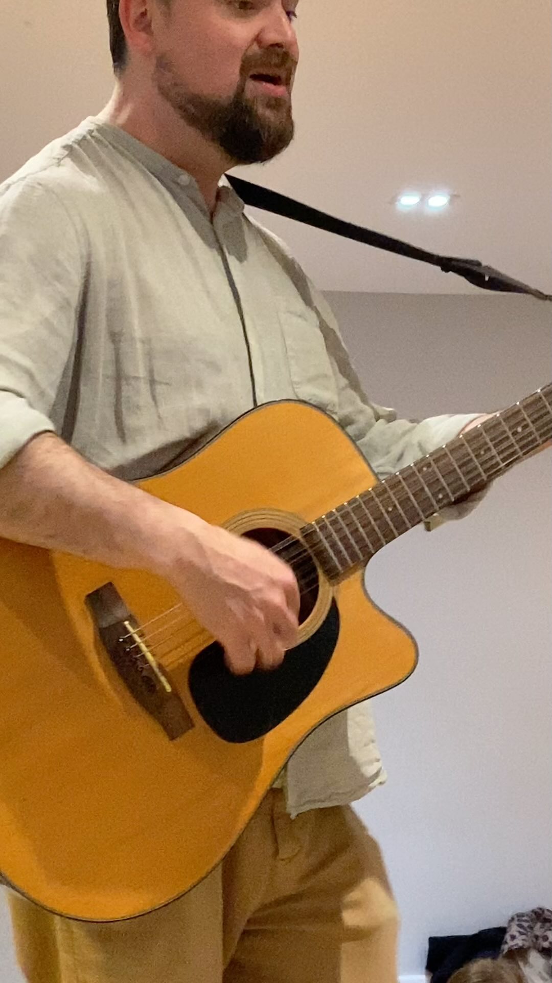 Minijam feel so privileged to have some of London’s top freelance musicians on our team. Some of our artists have rubbed shoulders with the likes to Calvin Harris & Clean Bandit, they’ve graced the stages of Ronnie Scott’s & the O2, & they’ve hidden themselves away in secret orchestra pits of West End Shows. Hip hip hooray for these masterful musicians! 👏 #mumsofinstagram #toddlersofinstagram #baby #babygirl #babyboy #londonbaby #nappyvalley #thingstodowithbaby #thingstodowithtoddler #babymusic #toddlermusic #livemusicforbabies
#claphammums #batterseamums #putneymums #chiswickmums #balhammums #tootingmums #streathammums #southfieldmums #parsonsgreenmums #chelseamums #earlsfieldmums #wimbeldonmums