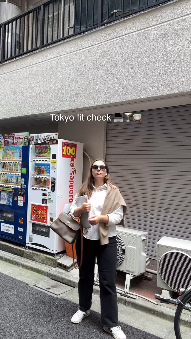 Stuck my phone onto a vending machine for this ✨ 🥤#tokyo #fitcheck