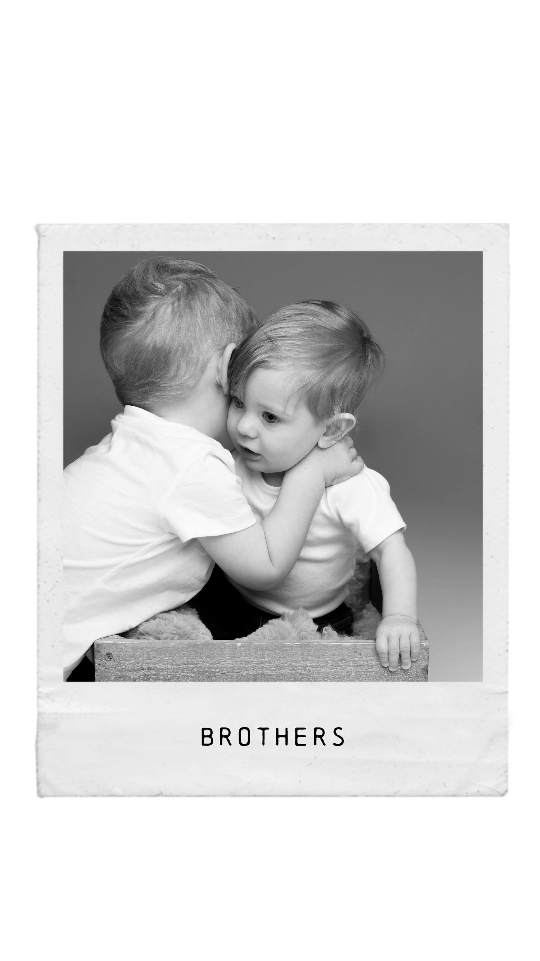 brothers 🤍
.
.
#studioellemelle #fotografmonicaholten #brothers #brothersforlife #brotherphotography #kidsphotography #siblinglove #inthemoment