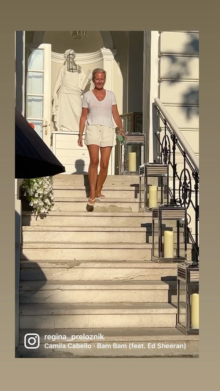 Einer von uns beiden trägt Dirndl😀.
Und das bin ich - das kleine Ding in der rechten Hand 👍#geschenkstoff #geschenke #mitstoffeinpacken #wiederverwenden #nachhaltig #soschön
#wörthersee #