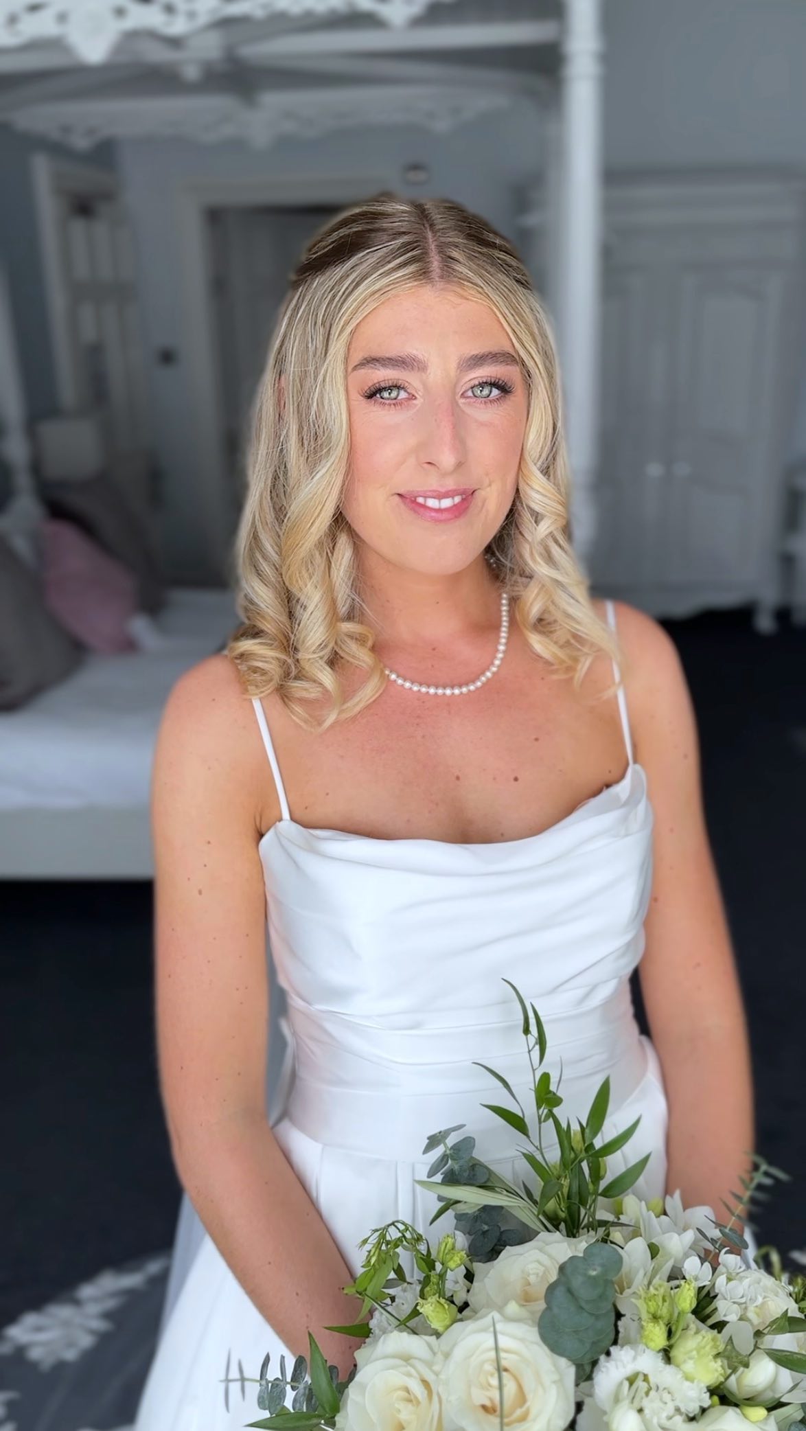 Meet Ali, my beautiful bride from this week! She wanted a fresh, bronzed, and radiant look. After her trial, she felt that lipstick wasnât her style, so on the big day, we went with a very sheer lip tint with just a hint of colour. I think it worked perfectly for her. đ Would you wear a simple lip gloss on your wedding day? â¨
Venue @stanhill_court
Makeup @elliemcgowanmakeup
Photography @dorrington_photography
Hair @the_salon_ewhurst
Dress @whyteweddingsbridalboutique
Flowers @sarahtheflowergirl
#BridalMakeup #SussexWeddings #SurreyWeddings #HampshireWeddings #NaturalBride #BronzedBeauty #WeddingDayGlow #SheerLipTint #BridalLook #MakeupArtist #weddinginspiration