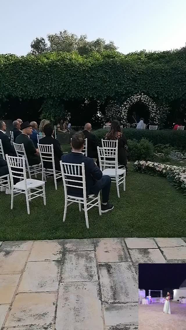 "𝙄𝙡 𝙧𝙞𝙩𝙤 𝙘𝙞𝙫𝙞𝙡𝙚"
Michele e Sara hanno scelto il rito civile per il loro giorno speciale.
È stata un'emozione senza confini vederli pronunciare le loro promesse e ascoltare le dediche che i loro amici hanno voluto condividere con loro.
Un'esperienza che rende il matrimonio ancora più emozionante, personalizzato e partecipato.
I protagonisti sono loro, gli sposi, ma tutti gli ospiti sono coinvolti in questa cerimonia.
👉 Scegliere il rito civile vuol dire realizzare davvero "il TUO" sogno.
Il tuo matrimonio sarà unico e speciale.
Se stai organizzando il tuo rito civile o simbolico, contattami per una consulenza gratuita.
Daniela Salicandro
Wedding Planner e Celebrante Laico
@masseriapilano
#wedding #weddingplanner #salento #matrimonio #puglia #cerimonial #rito #ritocivile #sposi #weddingispiration #weddingdesign_puglia #weddingday