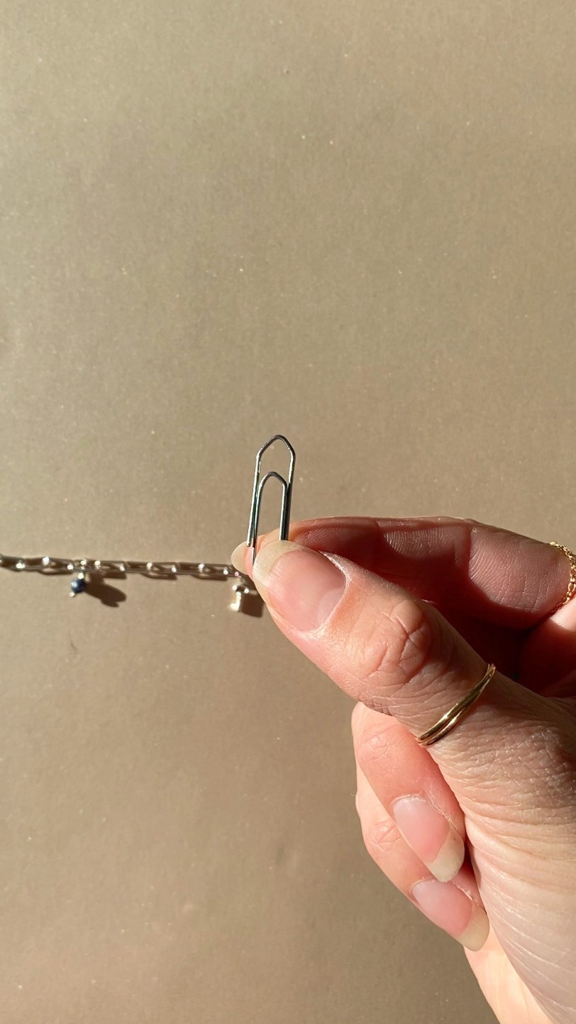 C’est parfois compliqué d’attacher ton bracelet toute seule? Alors cette vidéo est pour toi!
•
•
•
#jewelrytips #bijoux #astucesbijoux #astuce #creatricebijoux #bracelet #braceletfemme #videodujour #astucedujour #reelstips #reelshacks #alhenabijoux