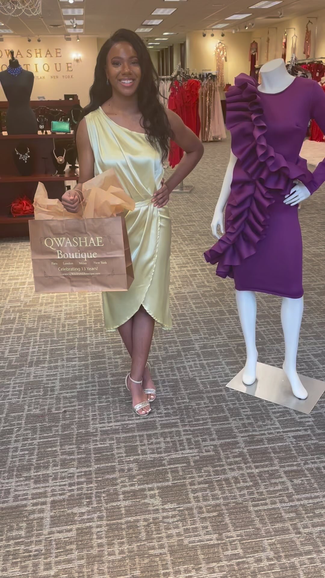 Hello Gorgeous! When you’re wearing QWASHAE Boutique you’re always looking good! Whohooo! #dress#gemstonedress#pearlandtowncenter#shop#pearlandboutique#boutiquelife#dressup#lookgood#lookoftheday#shoplocal#riveroaksdistrict#galleriamall#simon#shop#love#yellow#gem#gemstone#wedding#whattoweartoday#