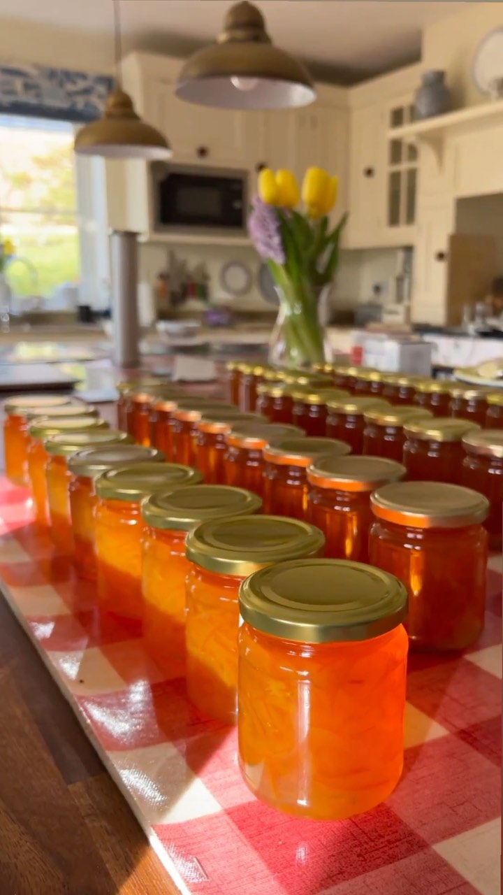 Ever wondered how you actually make marmalade? 🤔🍊👩🏼🍳
🎬Behind the scenes at The Marmalade Project… the best part of 2 days work goes into producing just 24 jars (working to roughly 3 batches a day; 3 x phase 1 for 3 new batches and 3 x phase 2 for 3 batches on their second day)🌛🌗
🌳Factor in the fact that the season for Seville oranges is very short means production quantities when doing it all by hand are very limited… and it just ISN’T the same when mass produced 😞
So, whilst I have done literally nothing but make marmalade for the best part of 4 weeks, there is still only very limited quantities available… so you will need to be quick! Shop opening next week… stay tuned for details 👀🛒
#themarmaladeproject #spreadsomejoy