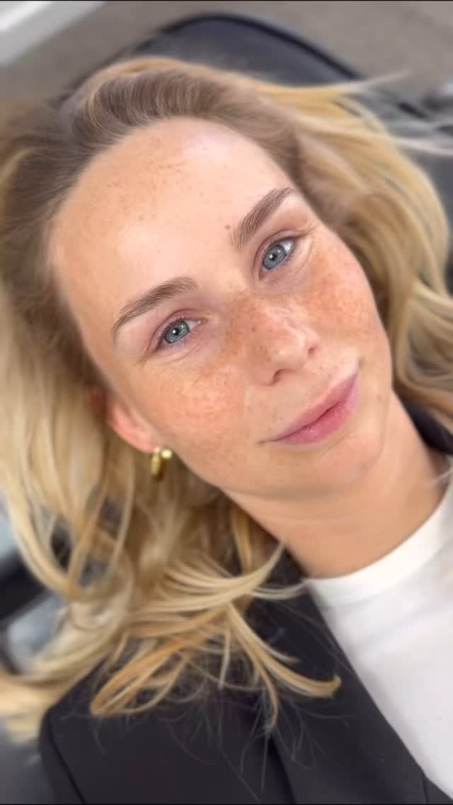 HYBRID BROWS 😍
Which one do you prefer?