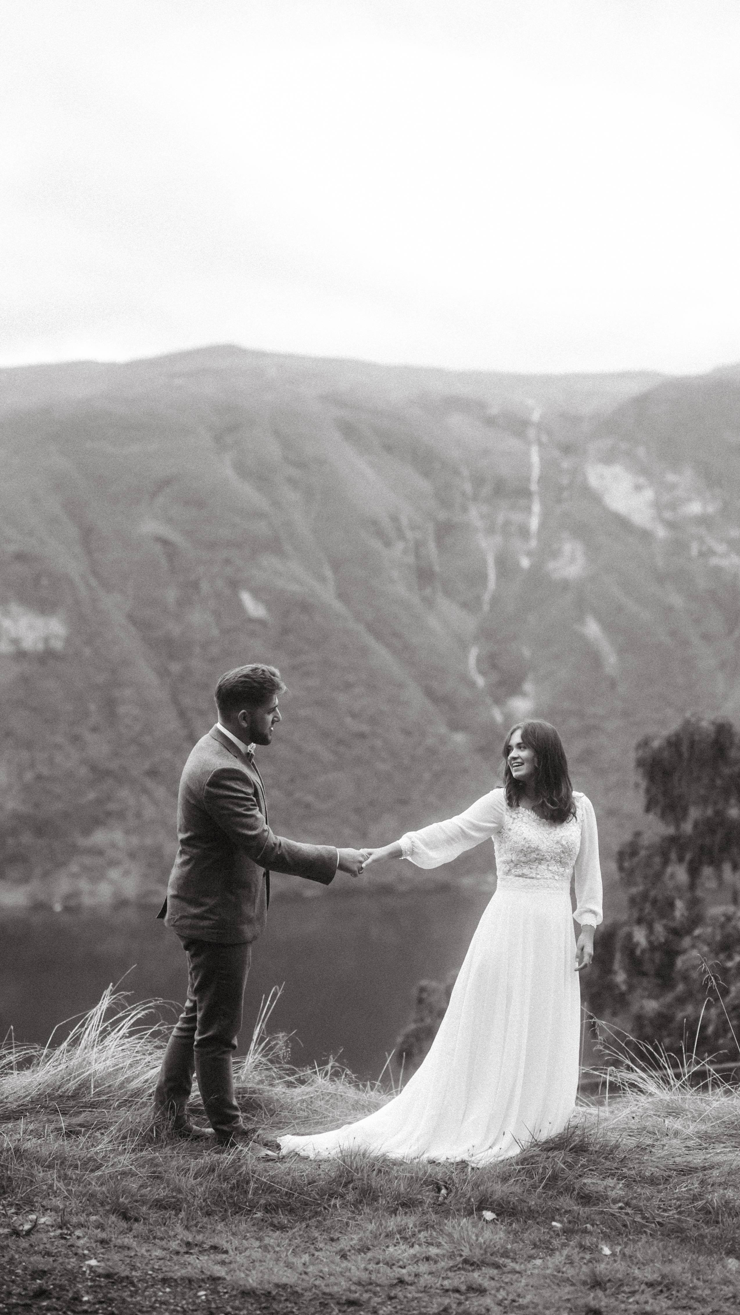 Auslandshochzeit ?
Für viele kommt eine Auslandshochzeit nicht in Frage, denn sie macht oft den Anschein, als wäre sie unbezahlbar.
Dabei kann sie euch sogar weniger kosten, als eine Hochzeit vor Ort :)
Wenn du mehr darüber erfahren möchtest, dann empfehle ich dir meinen Wedding Guide! Dort verrate ich dir viele Tipps, wie du deine Hochzeit zu einem unvergesslichen Tag machen kannst!😍
#hochzeit #hochzeitsfotografie #hochzeitimausland #hochzeitnorwegen #hochzeitmallorca #hochzeititalien #afterwedding