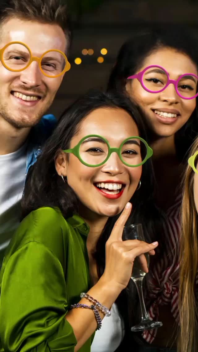 A Linha Circle Vintage é uma excelente opção para quem deseja aplicar um colorido especial no evento com boa relação custo/benefício (fabricação própria). Modelo unissex comercializado em kits com 5 e 10 unidades em 5 cores vibrantes.
.
Para maiores quantidades entre em contato com a nossa equipe ou solicite um orçamento através dos nossos canais.
.
#festas #eventos #celebrar