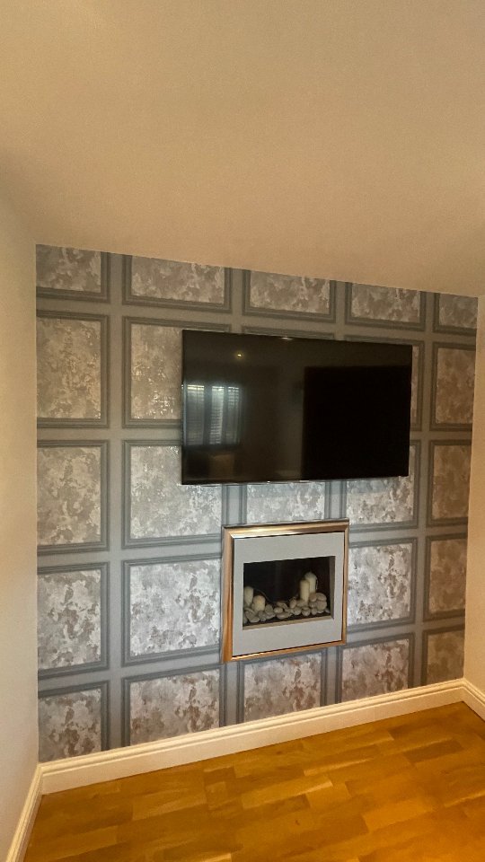 A change in bedroom feature wallpaper with a freshen up for the whole room, including ceiling, walls, and skirtings.
✔️Free non obligated quotes.
☎️ Contact us today for all your decorating requirements.
📌 Covering the Nottingahmshire area.