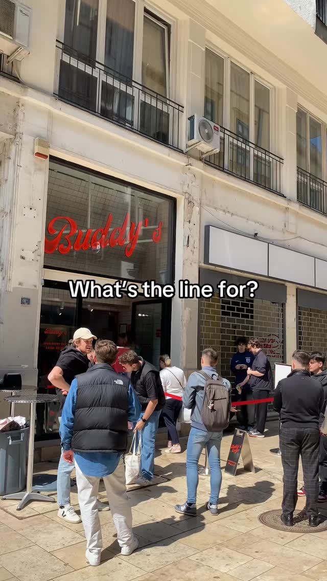 Come to Buddy’s for a perfect, fresh burger!