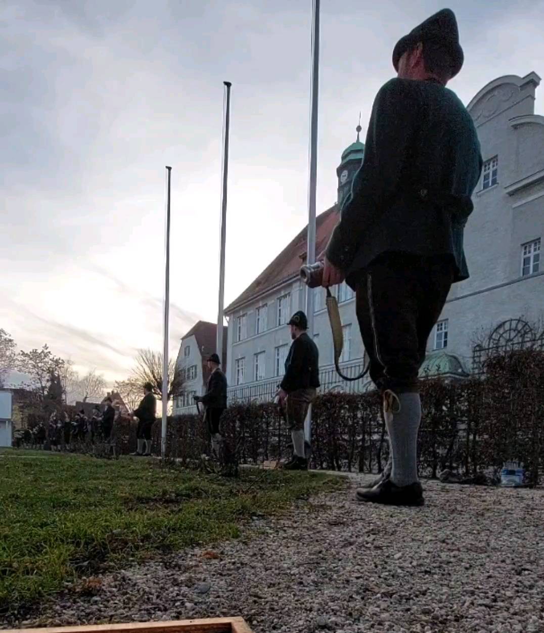 Einen guten Rutsch ins neue Jahr 2023!🍀🍾
Viel Glück, Gesundheit und Zuversicht wünsche ich euch im neuen Jahr!🥂
Bleibt's gsund lasst's es euch gut gehen!
#saaldorfsurheim #gemeindesaaldorfsurheim #saaldorf #surheim #silvester #2023