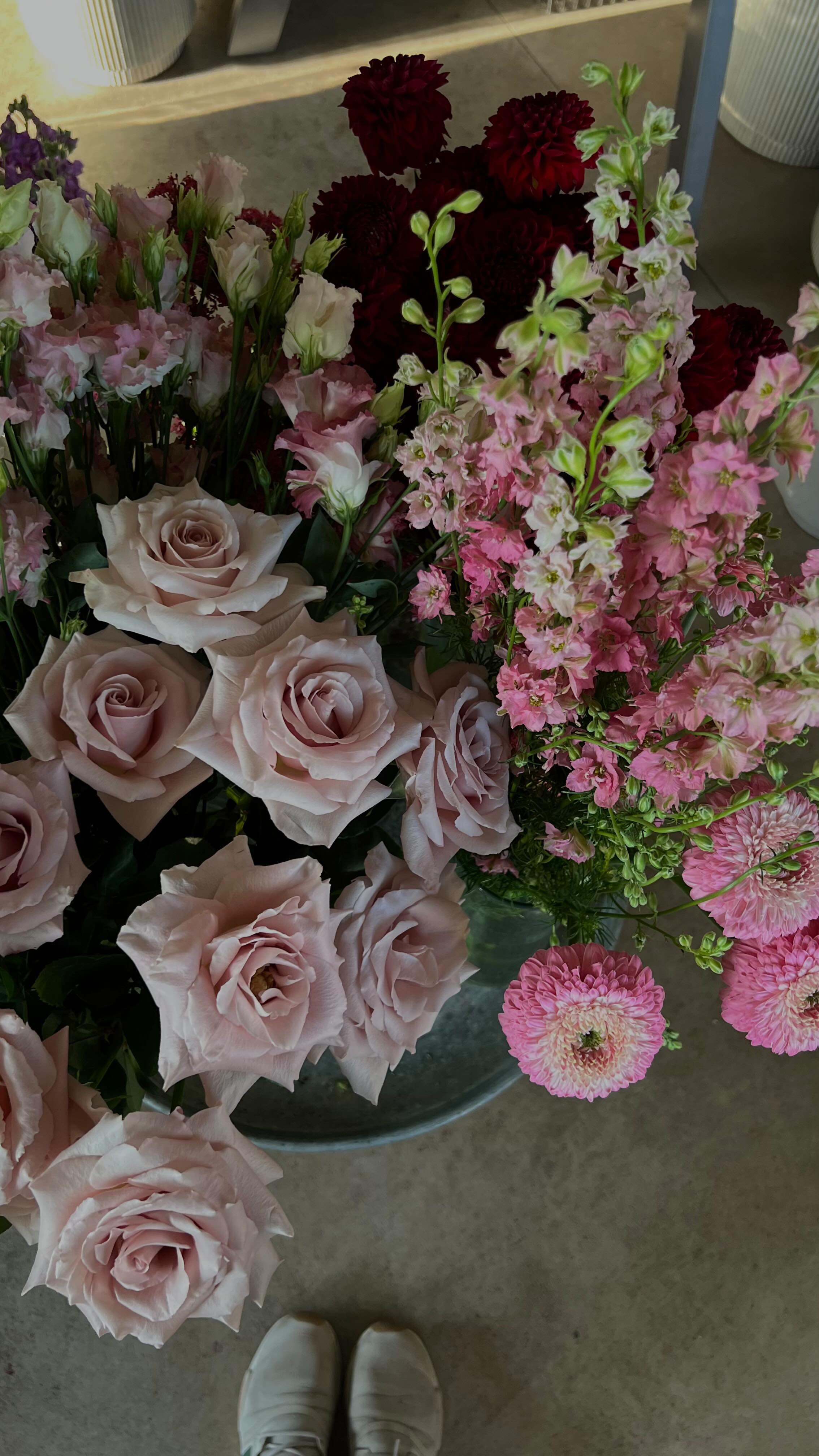 Let’s have a Party 🤍
Dieses Jahr feiert Blume Exclusiv seinen 20. GEBURTSTAG 🙌🏽
Unglaublich 😄😄😄
Tragt Euch bitte den 28.September ab 17 Uhr fest im Kalender ein !!!!!
Freue mich jetzt schon ganz doll 🤍🤍🤍
#flowers #flowershop #20jahre #lovemyjob #florist