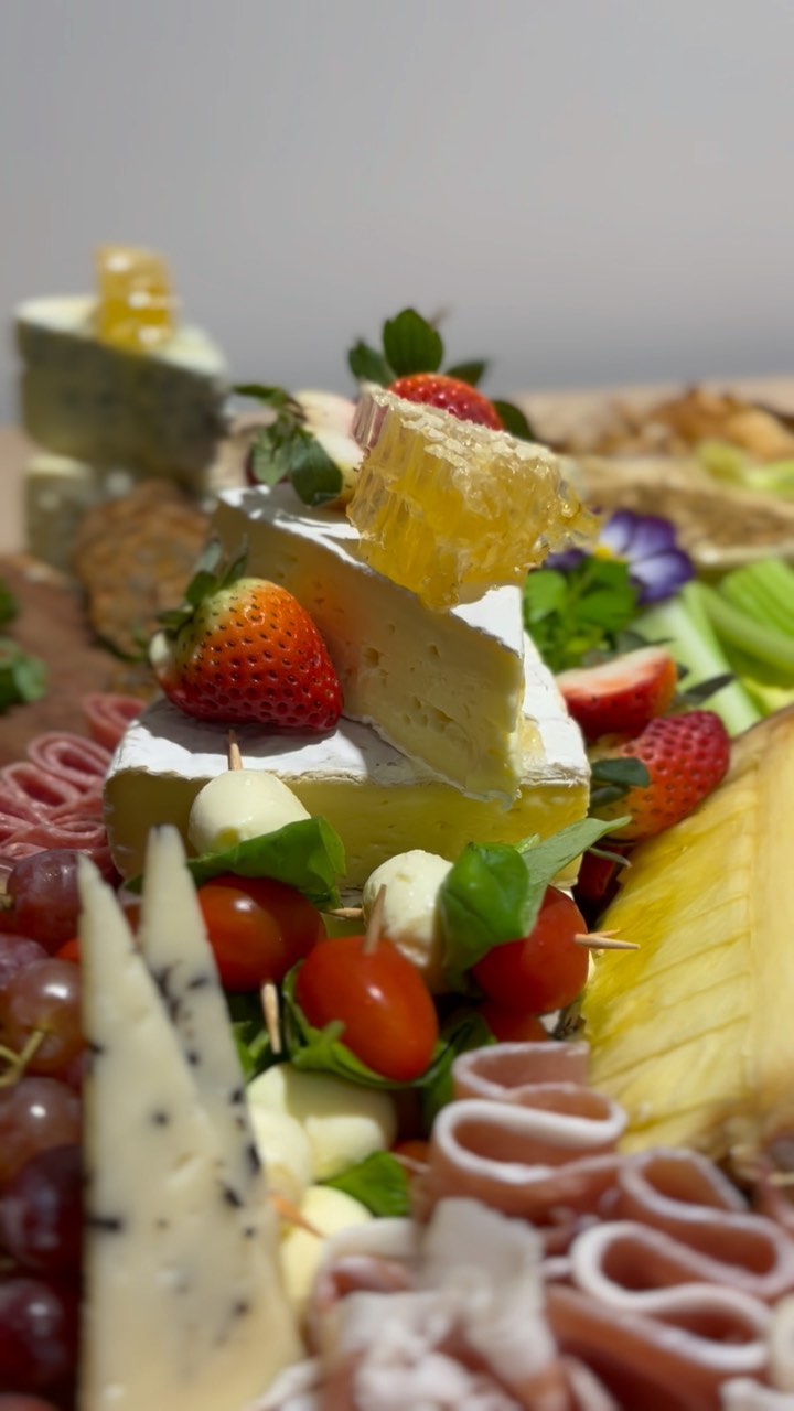 Two Metre Graze for your Wednesday 👌🏼
📩 hello@theplattercollective.com
.
.
.
.
.
#cheeseplate #cheeseboard #cheese #cheeseplatter #grazingtable #charcuterie #cheeseboards #cheeselover #grazing #foodstylist #foodstyling #foodblogger #foodie #foodporn #foodphotography #foodstagram #supportlocal #platterporn #aucklandeats #aucklandcatering #eventplanningauckland #platter #grazingtables #aucklandevents #theplattercollective