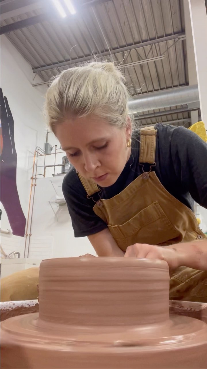 Make a big bowl with me! ⬇️
1. Open bowl
2. Worry about cracks, compress bottom
3. Pull up walls
4. Cause bowl to become off center from pulling up walls
5. Fix bowl
6. Remain unsatisfied with bowl, reshape repeatedly
7. Accept defeat
8. Change mind and like bowl
9. Trim bowl
10. Admire shininess