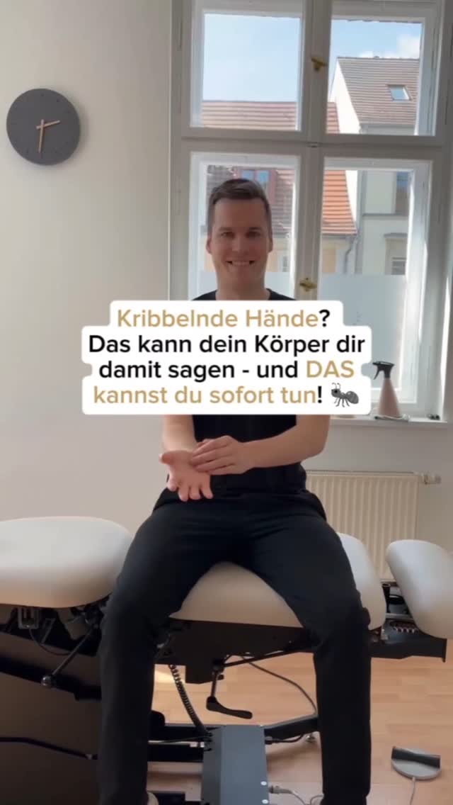 Kribbeln in den Händen oder Armen? 🐜
Das kann ein Hinweis auf eine Reizung oder Einengung von Nerven wie dem Medianus-, Ulnaris- oder Radialisnerv sein.
Mit gezielten Nervenmobilisations-Übungen – sogenannten Neural Glidings – kannst du die Nerven in ihrer Gleitfähigkeit unterstützen und so Druck reduzieren.
🎥 Im Reel zeigen wir dir drei einfache Übungen, die du direkt ausprobieren kannst.
💬 Hast du solche Beschwerden schon einmal gespürt?
📍 ChiroDynamik Potsam
🗓️ Buche deinen Termin über den Link in der Bio oder schreibe uns eine DM!
#Chiropraktik #Schmerzfrei #Gesundheit #Beweglichkeit #chirodynamikpotsdam #wohlbefinden #chiropraktor #chiropraktiker #chiropraktikpraxis #rückenschmerzen #manuelletherapie #chirodynamik